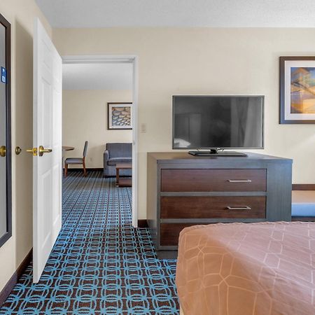 Wingate By Wyndham Schaumburg Hotel Room photo